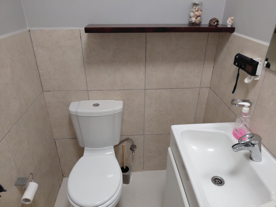 To Let 1 Bedroom Property for Rent in Okennedyville Western Cape